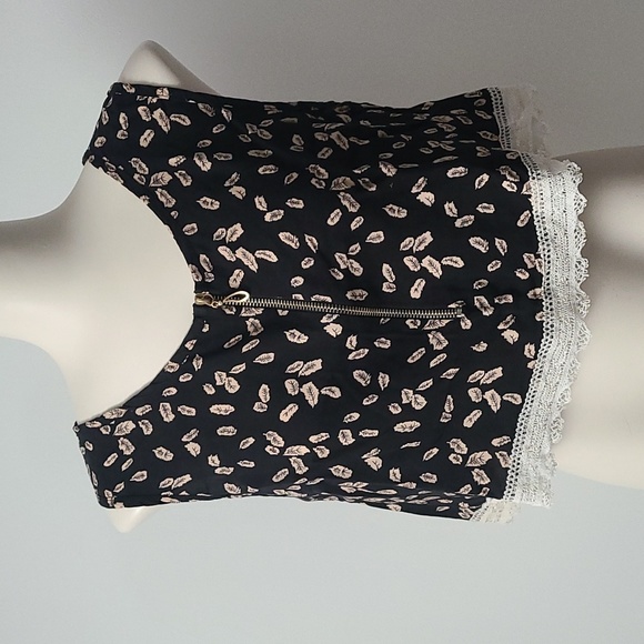 Boho Refashioned Vintage Top ((M/L) - Picture 2 of 7